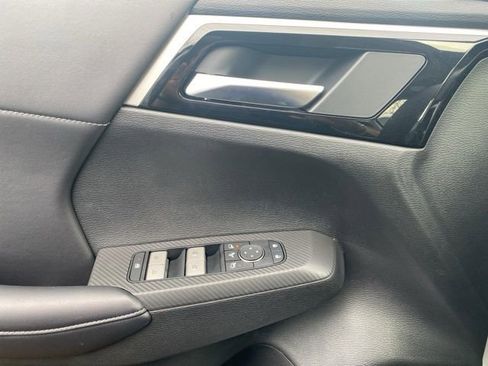 New 2025 Mitsubishi Outlander SE image 18