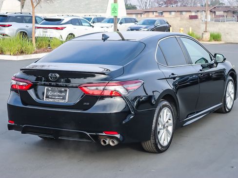 Used 2022 Toyota Camry SE image 4