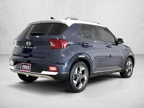 Used 2020 Hyundai Venue FWD image 2