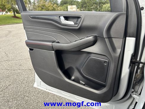 Used 2025 Ford Escape ST-Line FWD image 14