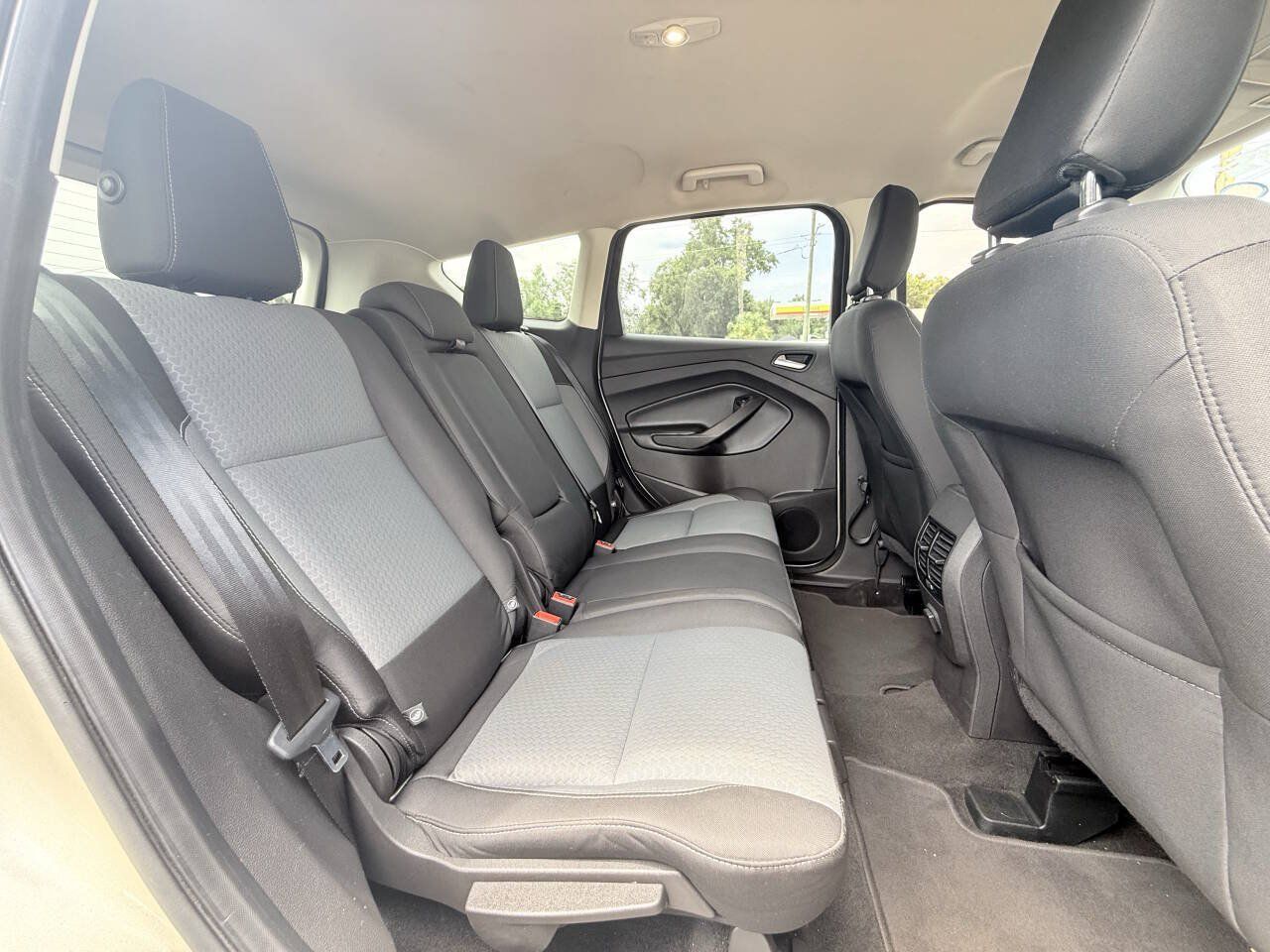 Used 2018 Ford Escape SE w/ Ford Safe & Smart Package AWD/4WD image 16