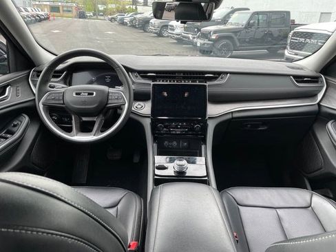 Certified 2023 Jeep Grand Cherokee Limited w/ Luxury Tech Group II AWD/4WD image 35