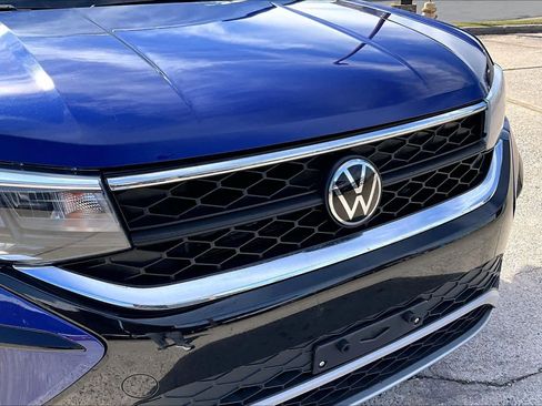 Used 2024 Volkswagen Taos SE image 30