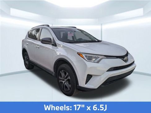 Used 2018 Toyota RAV4 LE image 4