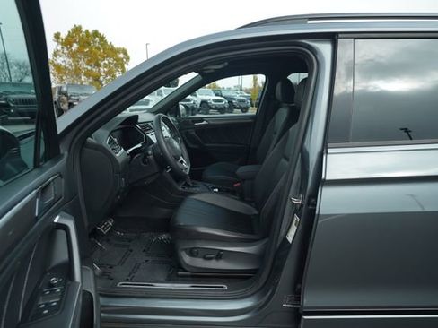 Used 2023 Volkswagen Tiguan SE R-Line image 13