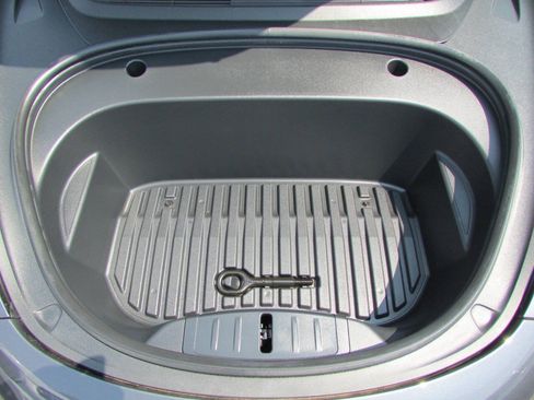 Used 2023 Tesla Model 3 Standard Range RWD image 32