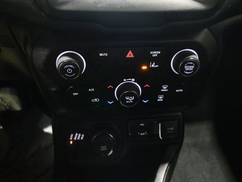 Used 2022 Jeep Renegade Altitude image 12