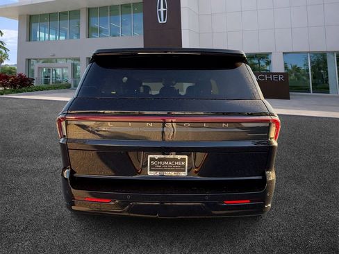 New 2026 Lincoln Navigator Premiere AWD/4WD image 6