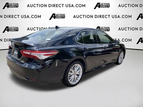 Used 2020 Toyota Camry XLE w/ Sunroof Package FWD image 24