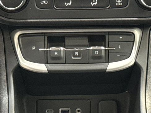 Used 2024 GMC Terrain SLE image 24