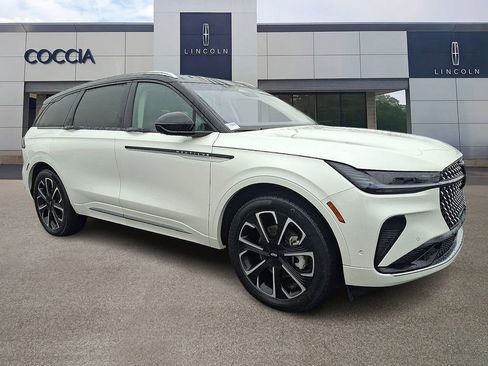 Certified 2024 Lincoln Nautilus Reserve w/ Equipment Group 203A image 3