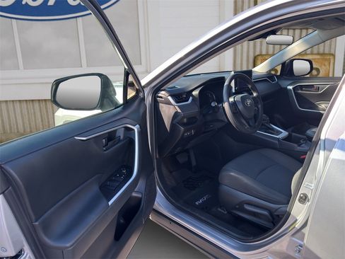 Used 2023 Toyota RAV4 LE image 17