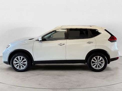 Used 2017 Nissan Rogue SV w/ SV Premium Package AWD/4WD image 2