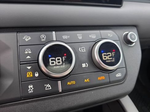 Used 2023 Land Rover Defender 130 X-Dynamic SE image 19