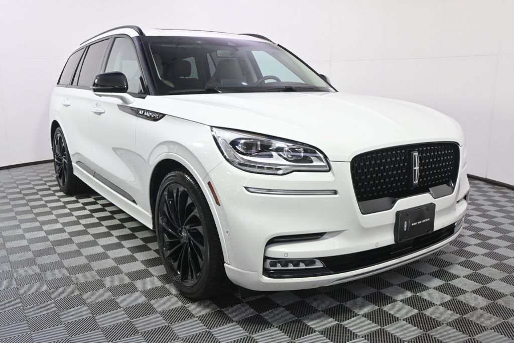 Used 2023 Lincoln Aviator Reserve w/ Equipment Group 201A AWD/4WD image 9