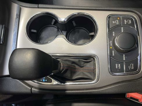 Used 2020 Jeep Grand Cherokee Trailhawk AWD/4WD image 17
