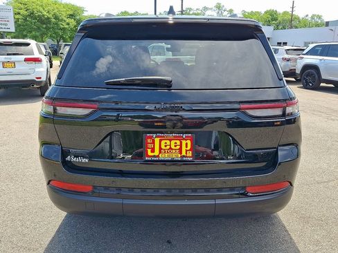 Certified 2025 Jeep Grand Cherokee Altitude AWD/4WD image 5