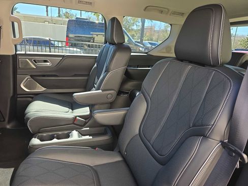 Certified 2025 INFINITI QX80 Sensory image 13