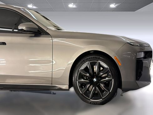 Certified 2023 BMW 760i xDrive w/ Executive Package AWD/4WD image 33