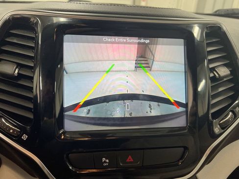 Used 2019 Jeep Cherokee Limited AWD/4WD image 15