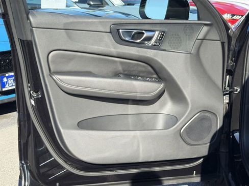 Used 2022 Volvo XC60 T8 Inscription Expression w/ Protection Package Premier image 21