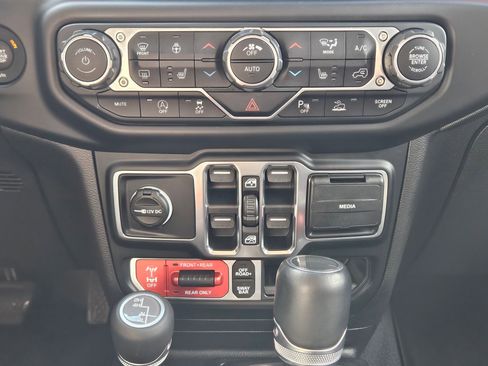 Used 2020 Jeep Gladiator Rubicon image 14