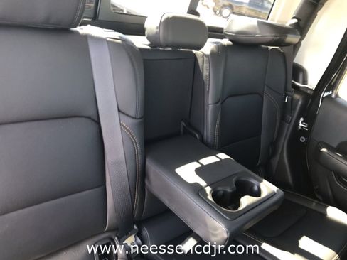 New 2025 Jeep Gladiator Sport image 17