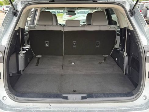 Used 2023 Toyota Highlander L FWD image 28
