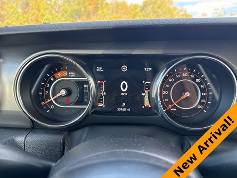 Used 2022 Jeep Gladiator Sport image 14