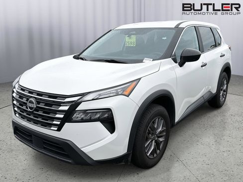 Used 2024 Nissan Rogue S FWD image 2