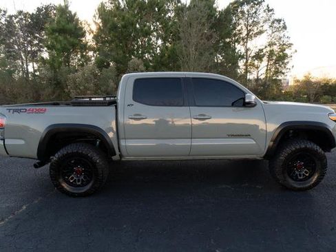 Used 2023 Toyota Tacoma TRD Off-Road image 2