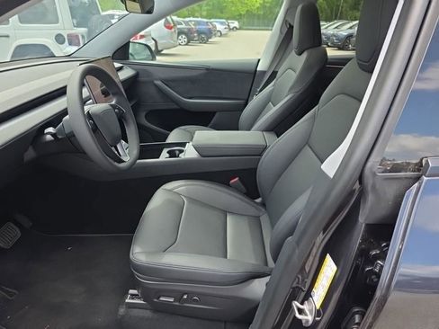 Used 2026 Tesla Model Y AWD image 9