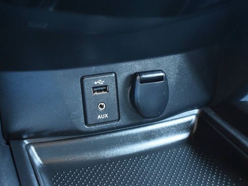 Used 2015 Nissan Rogue SV AWD/4WD image 24
