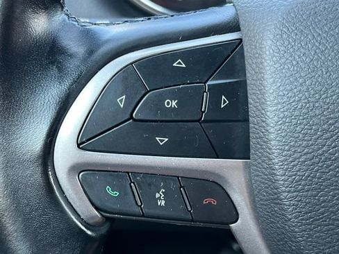 Used 2021 Jeep Grand Cherokee Laredo image 20