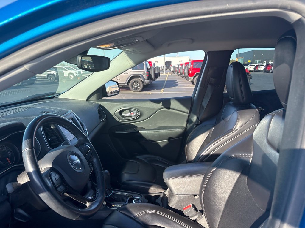 Used 2021 Jeep Cherokee Latitude Plus AWD/4WD image 18