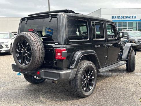 Used 2023 Jeep Wrangler Unlimited Sahara w/ Cold Weather Group AWD/4WD image 10