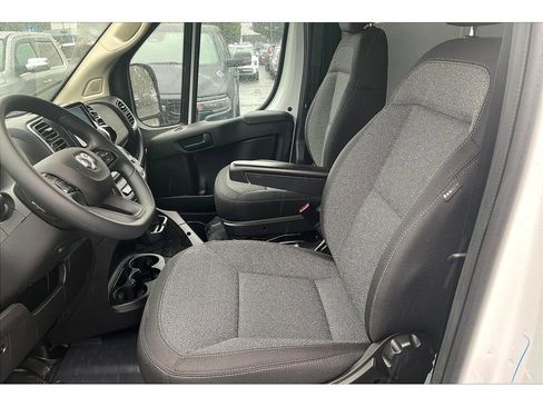 New 2025 RAM ProMaster 2500 w/ Quick Order Package 22G SLT image 9