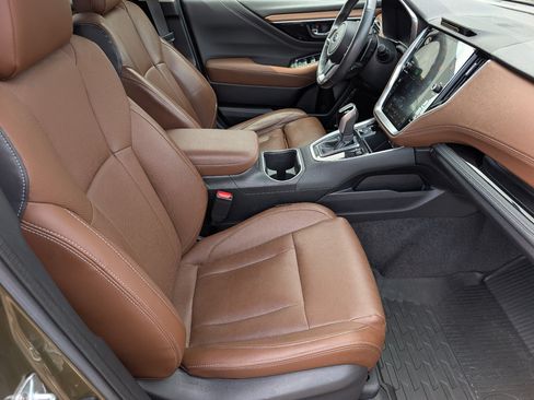 Used 2021 Subaru Outback Touring AWD/4WD image 11