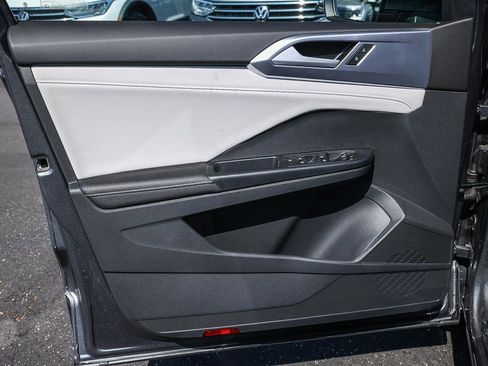 New 2025 Volkswagen Taos SE image 36