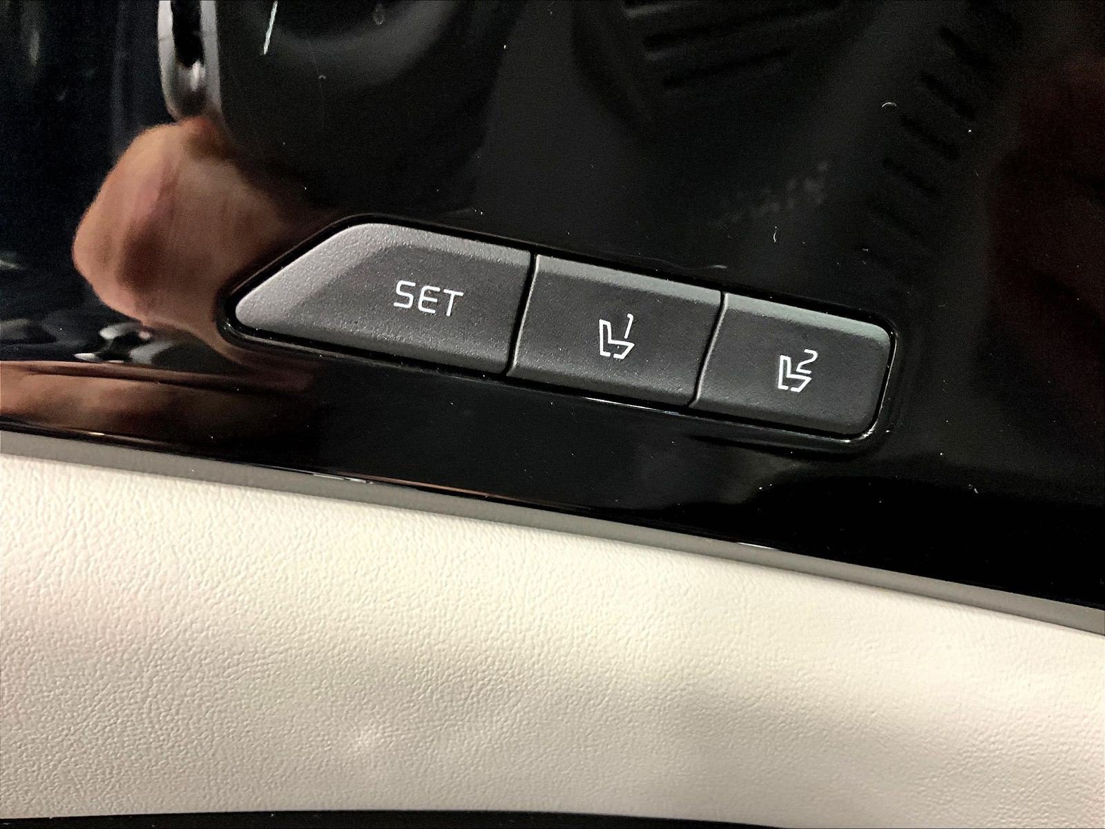 Used 2024 Kia Carnival SX Prestige FWD image 38