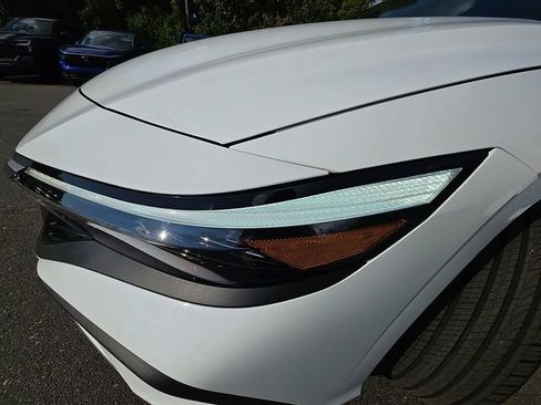 Used 2025 Hyundai Elantra Sport FWD image 41