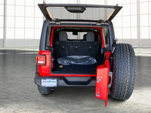 Used 2025 Jeep Wrangler Sport S image 11