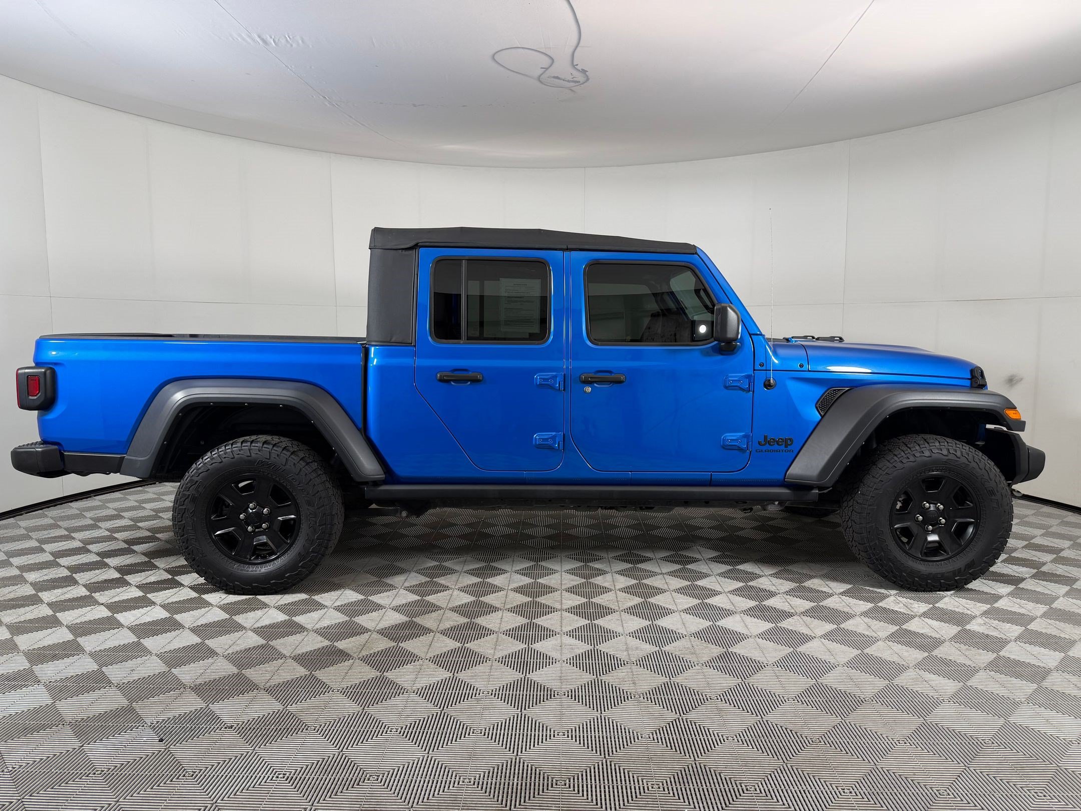 Used 2022 Jeep Gladiator Sport AWD/4WD image 8