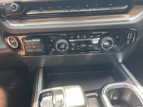 Used 2025 Chevrolet Silverado 1500 LT Trail Boss w/ LT Trail Boss Premium Package AWD/4WD image 19