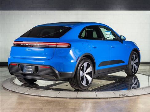 Used 2026 Porsche Macan Electric RWD image 7