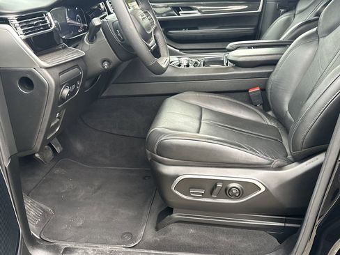 Used 2022 Jeep Wagoneer Series III w/ Rear Seat Video Group 1 image 9