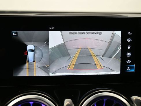 Used 2023 Mercedes-Benz GLB 250 4MATIC image 13