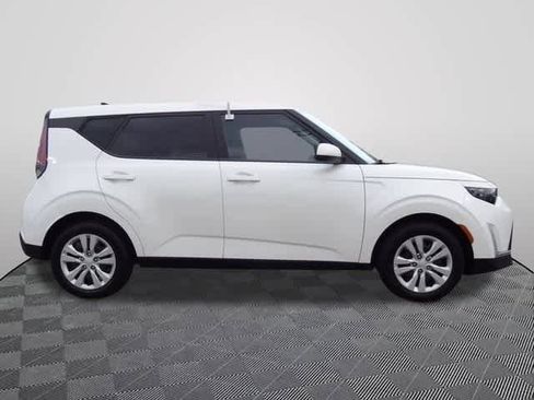 Used 2023 Kia Soul LX image 5