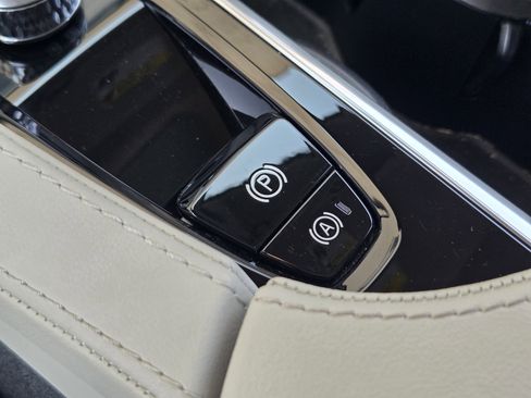 Certified 2025 Volvo XC90 T8 Core w/ Protection Package image 28