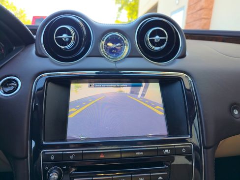 Used 2012 Jaguar XJ image 21